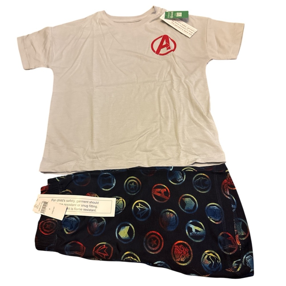 GAP Marvel Light Gray T-Shirt and Dark Shorts Set